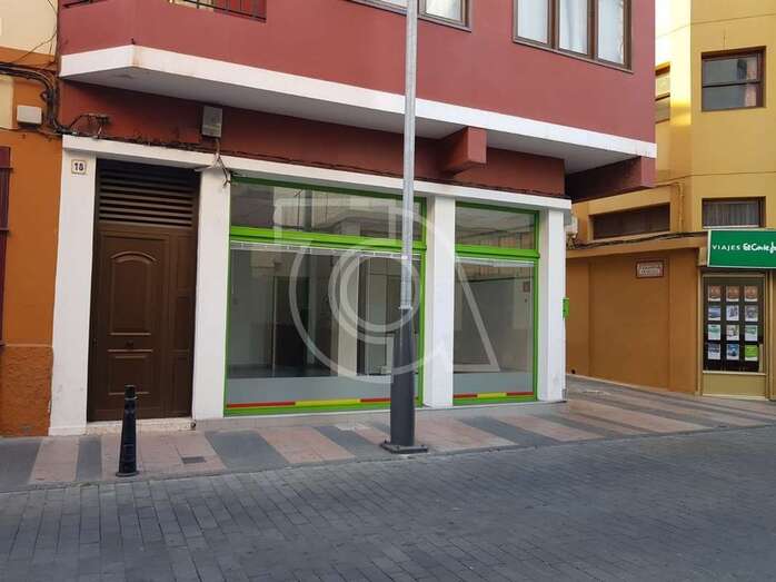 Local que albergaba la sede de Vox en Telde, hoy domingo (Foto TA)